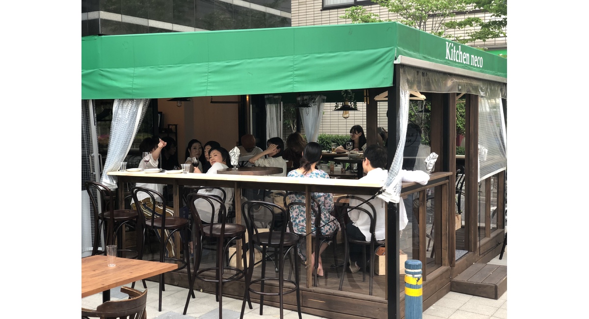 春風そよぐテラス席