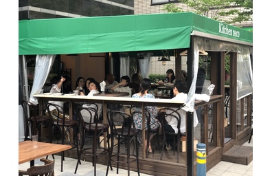 春風そよぐテラス席