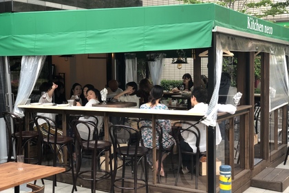 春風そよぐテラス席